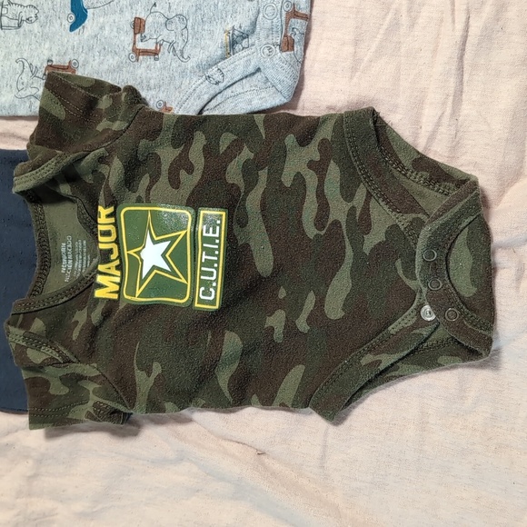 Boys Newborn Short Sleeve Onesie Lot 4 Piece Set - Picture 3 of 5